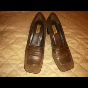 DKNY. City Brown Leather and Suede Heels