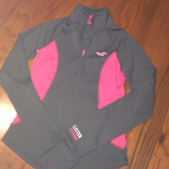 Hollister- Workout Half Zip
