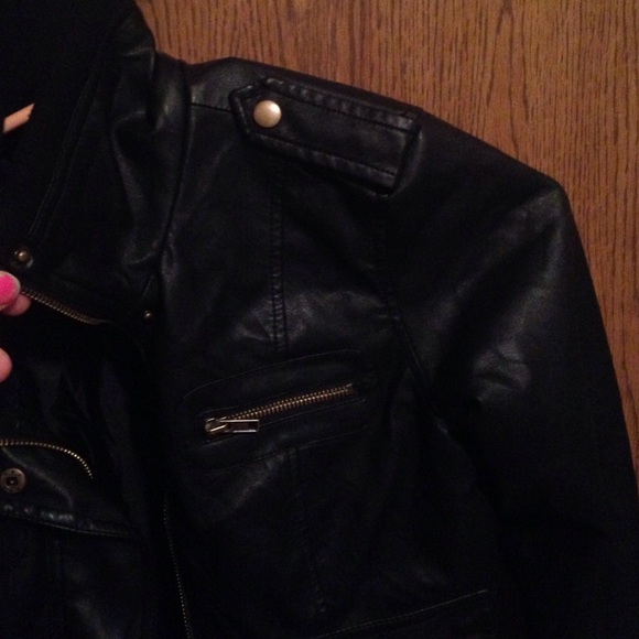 Black leather jacket - Picture 2 of 3