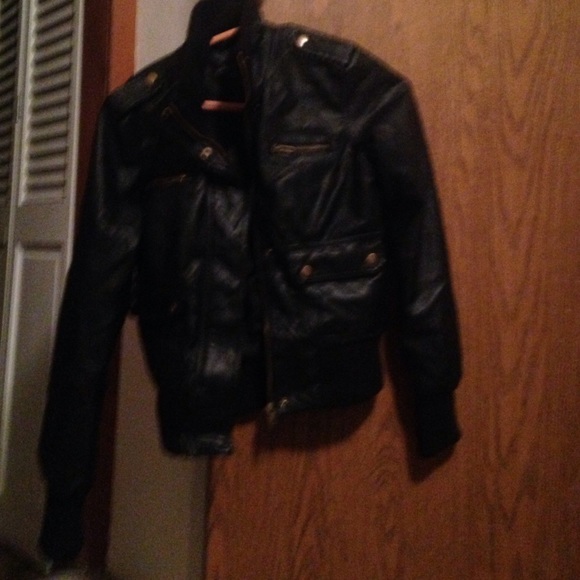 Black leather jacket - Picture 3 of 3