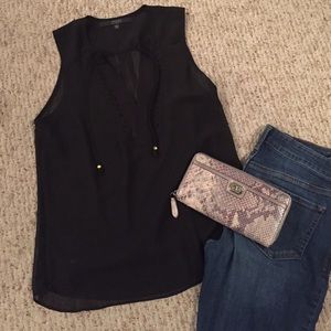 Shear black Guess top