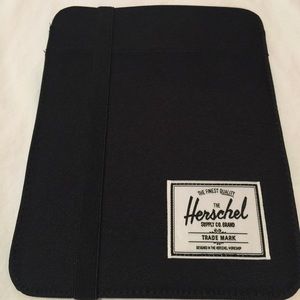 NWOT Herschel iPad case- ❗️FINAL PRICE❗️