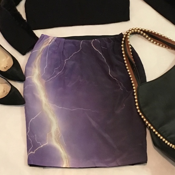 Lightening Print Skirt-Style Obsessed Host Pick🎉
