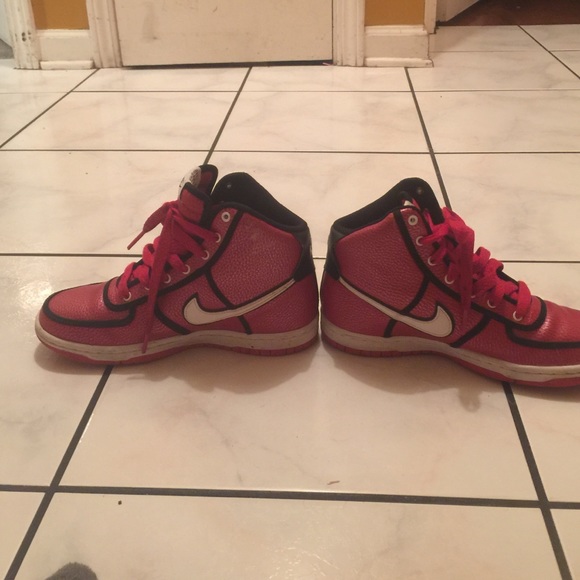 Nike - Picture 2 of 4