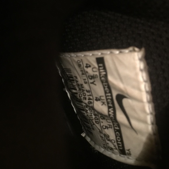 Nike - Picture 4 of 4