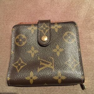 Luis Vuitton authentic wallet.