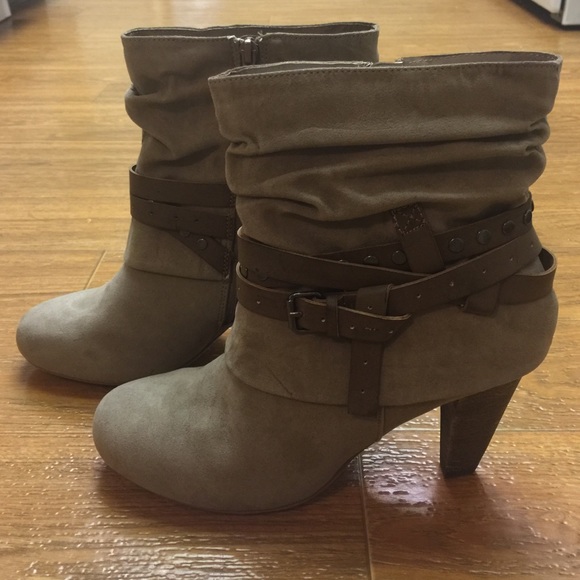Bundle reserved madden boots. 3 tops.
