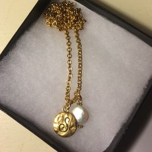 NEVER WORN "S" pearl necklace.