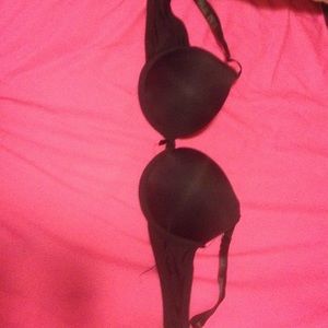A black push up bra