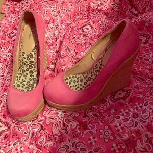 Pink wedges