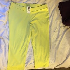 NWT Gap Yoga/Workout Capri legging
