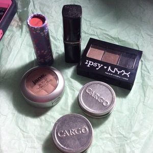 Makeup bundle💄💋💕