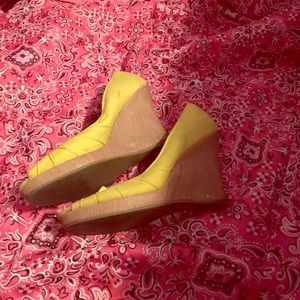 Yellow wedges