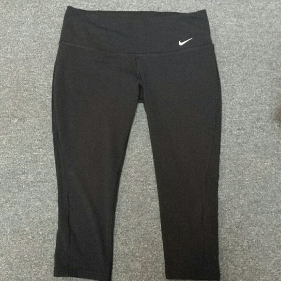 NWOT Black Nike Dri-Fit Capri MAKE OFFER