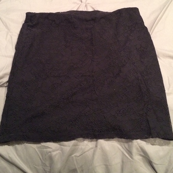 Lace stretchy skirt.  11-13 jr but fits medium