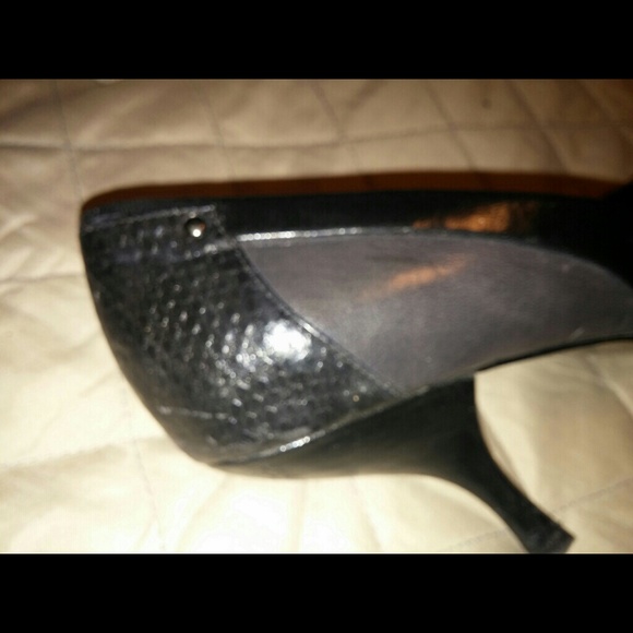 SOLD Charles David Black snakeskin and grey pumps - Picture 2 of 4