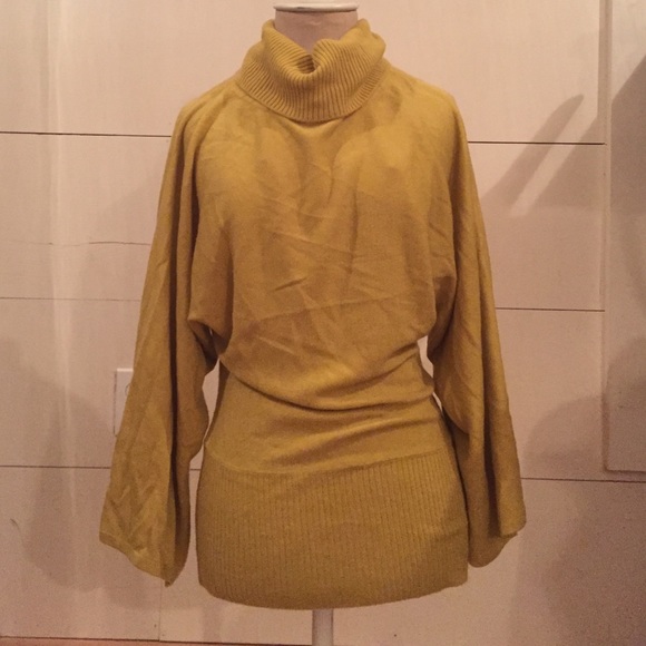 Mustard yellow loose turtle neck long sleeve