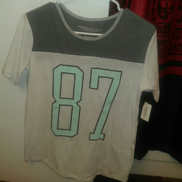 * Aeropostale T-Shirt *