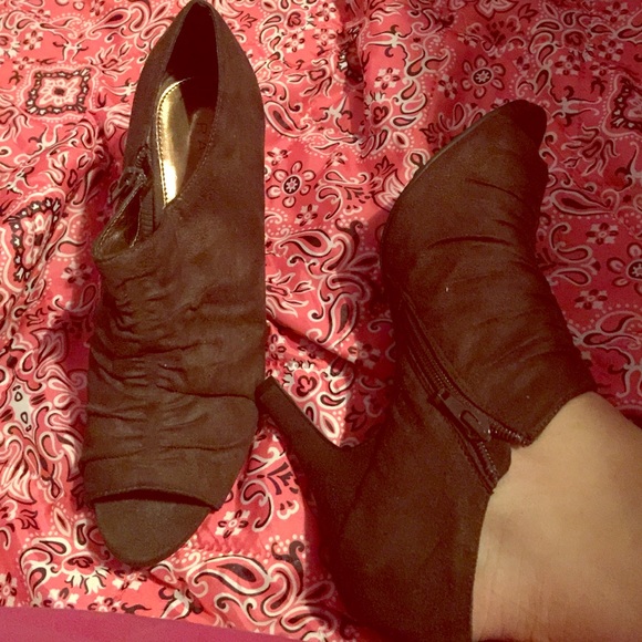 Brown chic boots
