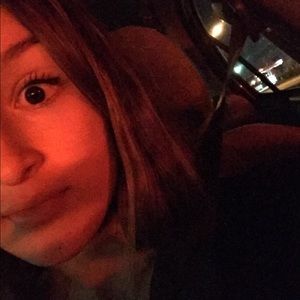 Meet your Posher, Manuela