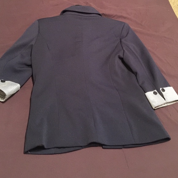 Blazer - Picture 3 of 3