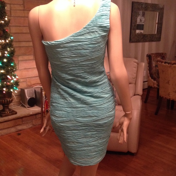 ‼️Bundle Sale‼️HP green one shoulder dress - Picture 3 of 4