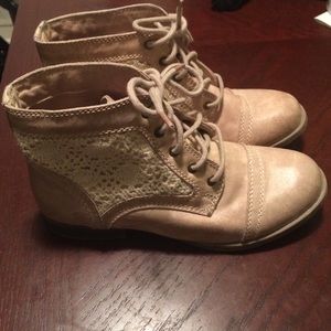 Cute Mossimo booties!