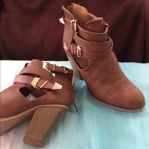 Deb's Low Cut Ankle Boots