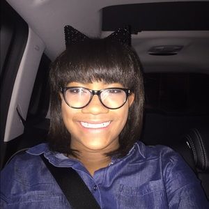 Meet your Posher, Nia