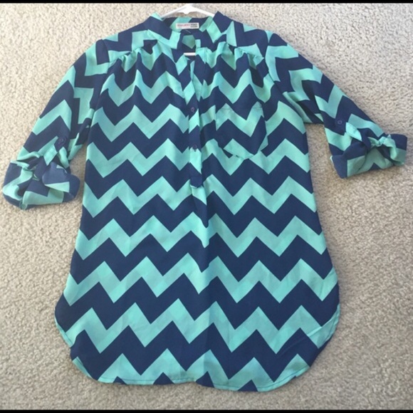 A'gaci Chevron blouse Juniors Large.