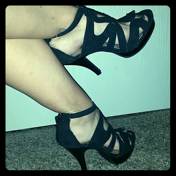 Black Cutout Heel!