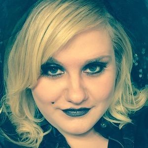 Meet your Posher, Hilary