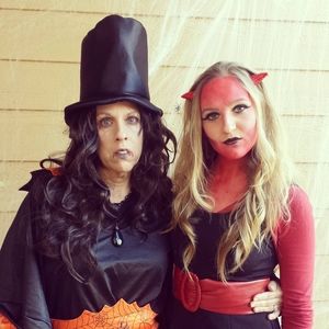 Meet your Posher, Hilary