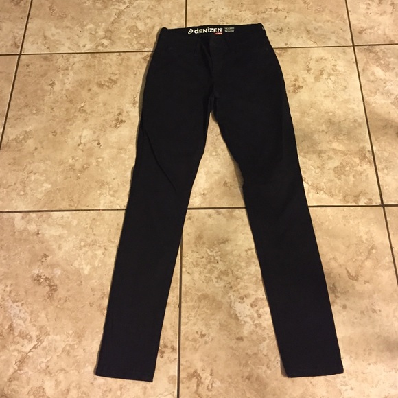 Levi's black jeans