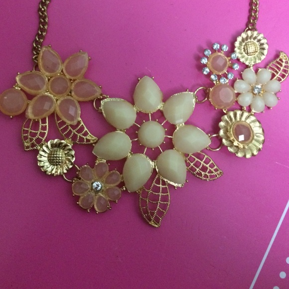 Two necklaces 🌺 - Picture 2 of 3