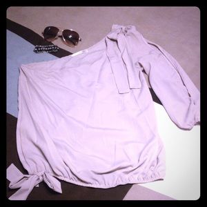 ✨NWOT Adorable One shoulder sleeve top!