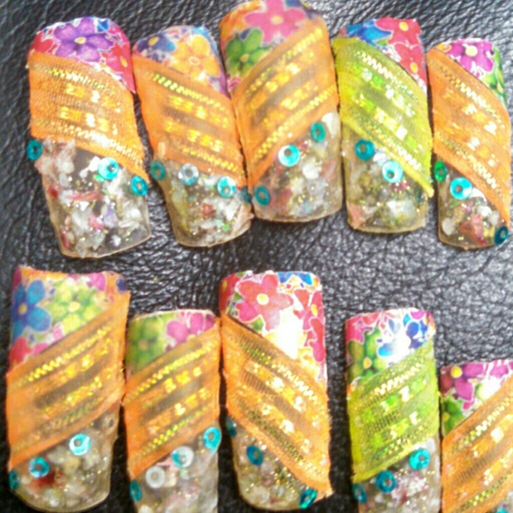 Coustome nail art... Set of 10 nail tips