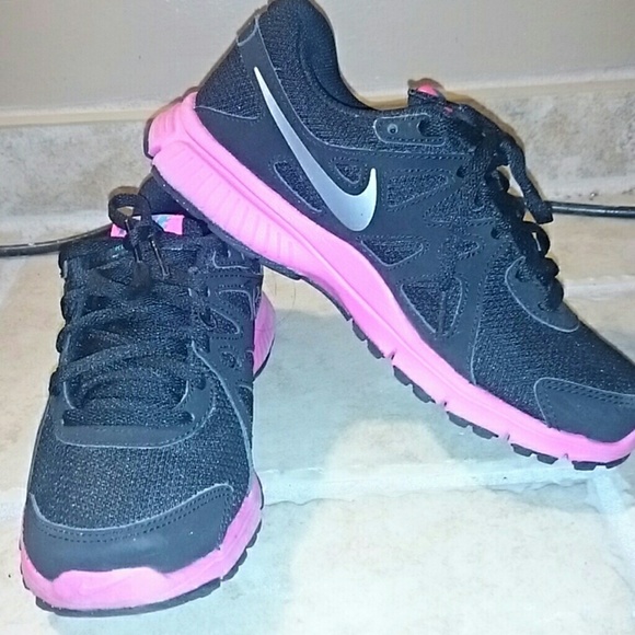 Nike revolution 2 running sneakers