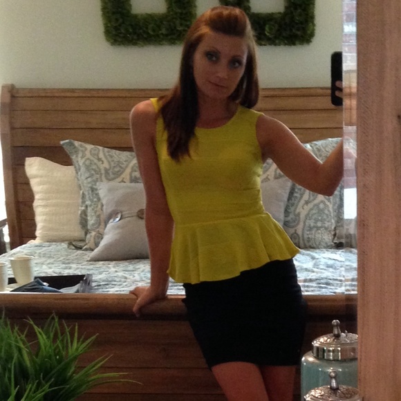 Express-The perfect shape black skirt - Picture 4 of 4