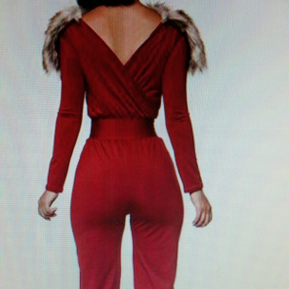 CUT OUT FRONT FAUX FUR SHOULDER JUMPSUIT - Picture 2 of 4