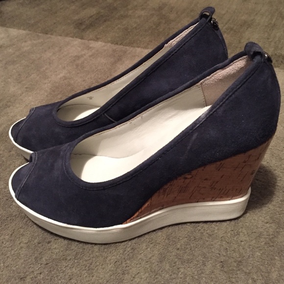 Donald J Pliner - Picture 2 of 4