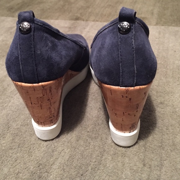 Donald J Pliner - Picture 3 of 4