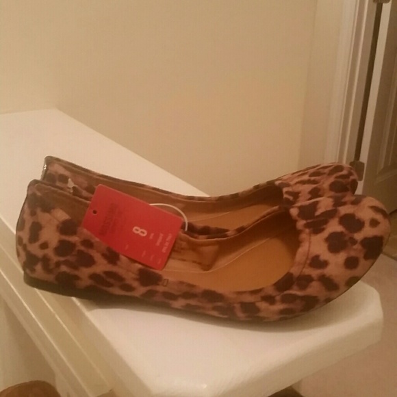 Cute leopard flats