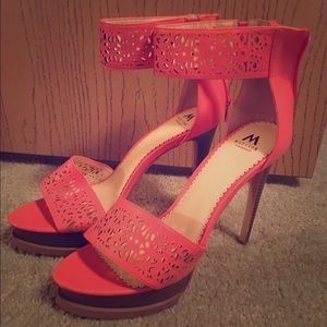 NEW coral heels from shoe dazzle size 10