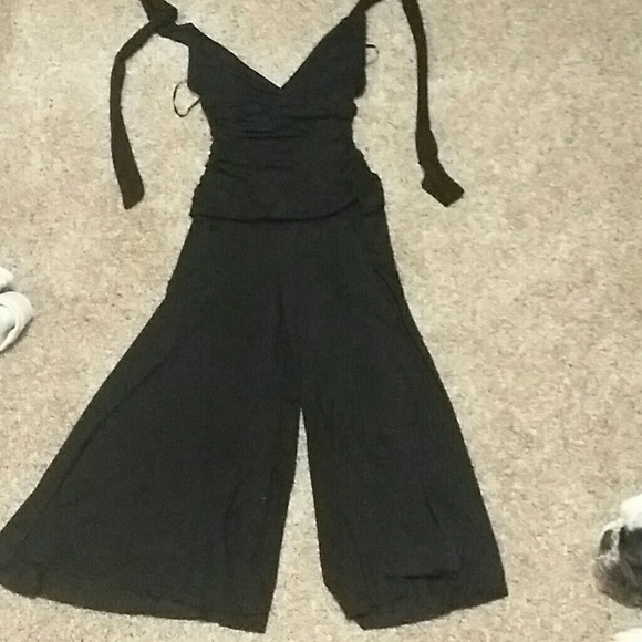 LAST DAY SALE.....Guess capri jumpsuit - Picture 4 of 4