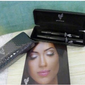 Younique mascara new and seal