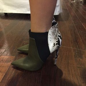 ASOS Pointed Chelsea Ankle Boots. Khaki mix US 7
