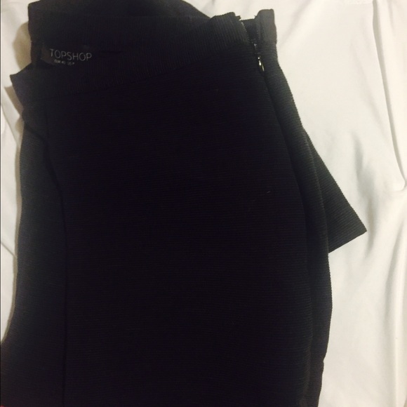 Topshop black pleated front shorts - Picture 3 of 3