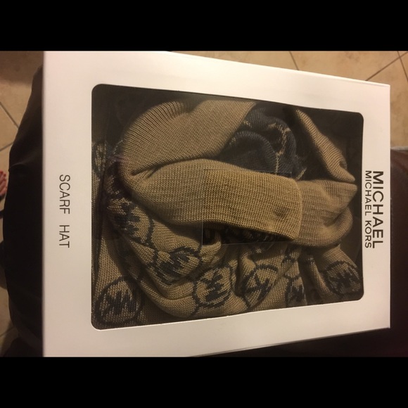 Michael Kors scarf and hat set