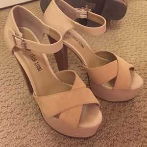 Leila stone platform heels! Nude leather/suede